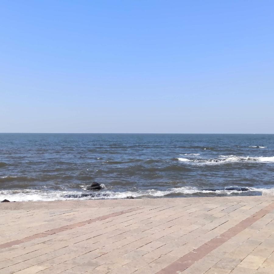 Appartement Cozy Private Ac Studio By The Sea Bandstand Bandra W Mumbai Nr Taj Lands End Extérieur photo