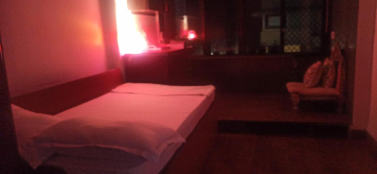 Appartement Cozy Private Ac Studio By The Sea Bandstand Bandra W Mumbai Nr Taj Lands End Extérieur photo