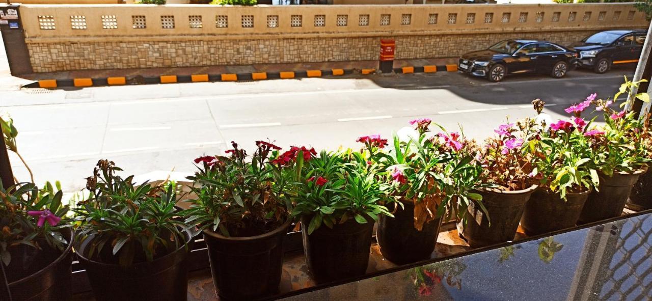 Appartement Cozy Private Ac Studio By The Sea Bandstand Bandra W Mumbai Nr Taj Lands End Extérieur photo